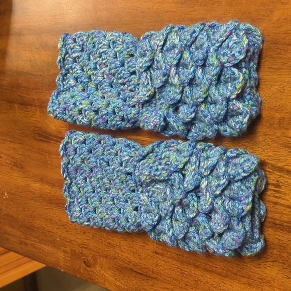 Hand Crafted Luxury Dragon Scale/ Mermaid Fingerless Texting Gloves - Picture 5 of 5